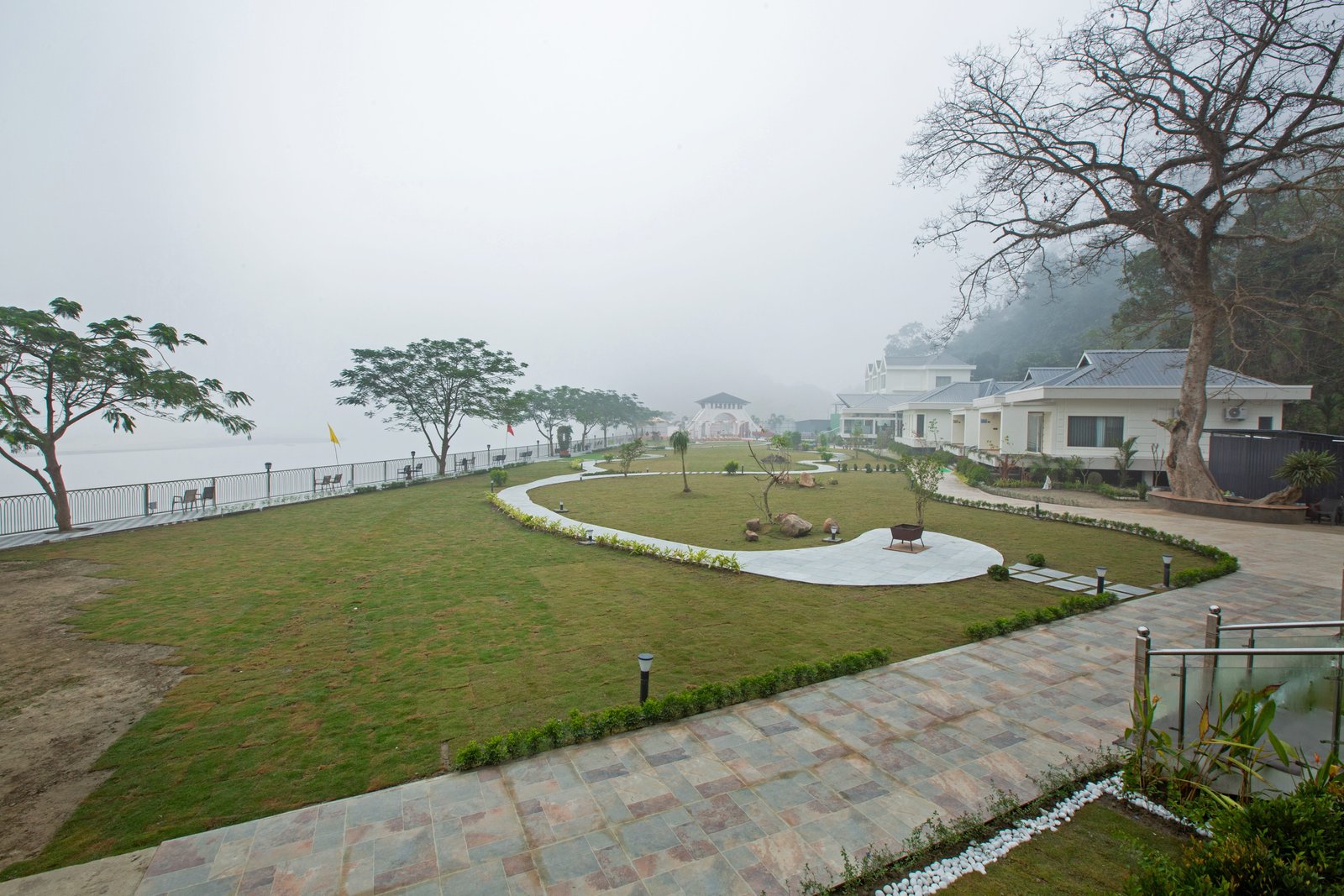 Nature Walks & Riverside Leisure for Families